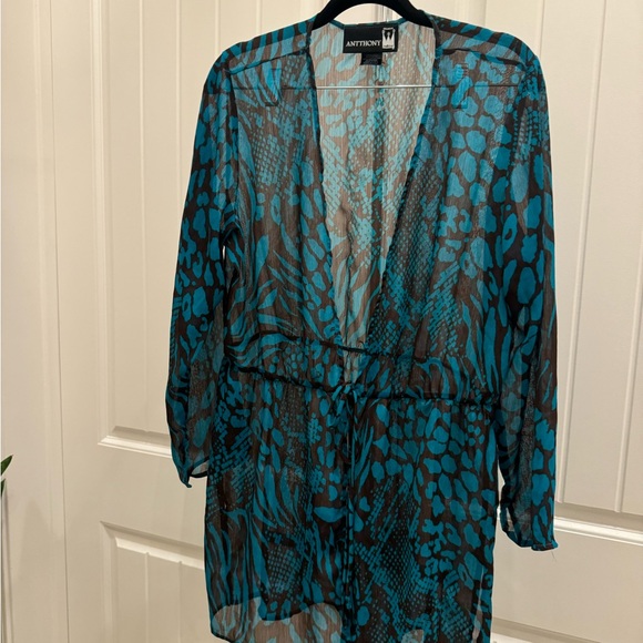 Antthony tunic features - Picture 8 of 10